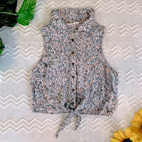 Sky and Sparrow Button Down Collared Blouse - Picture 1 of 6
